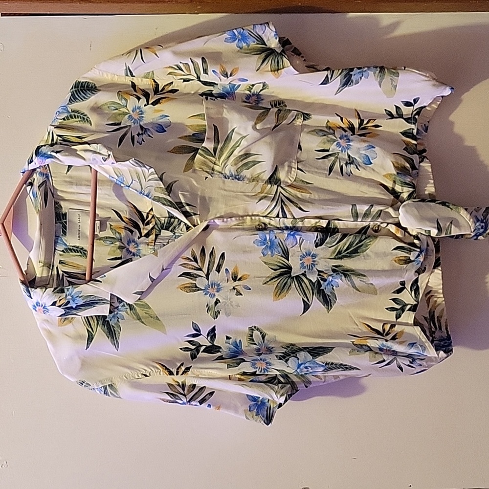 XL Floral Button Up Cropped American Eagle Top